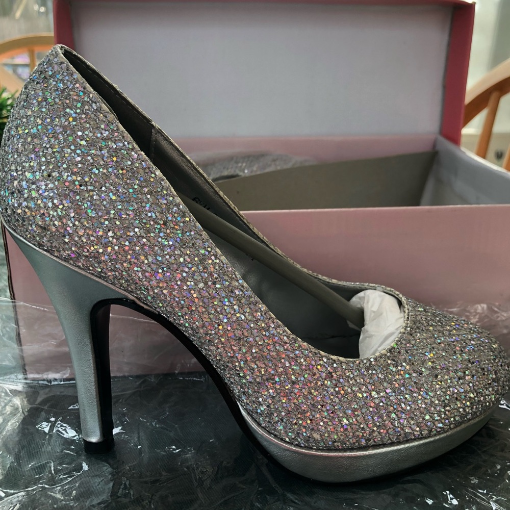 Touch ups Benjamin Walk silver 3 3/4 inch heels